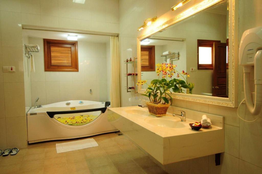 Myat Taw Win Hotel Naypyidaw Exterior foto