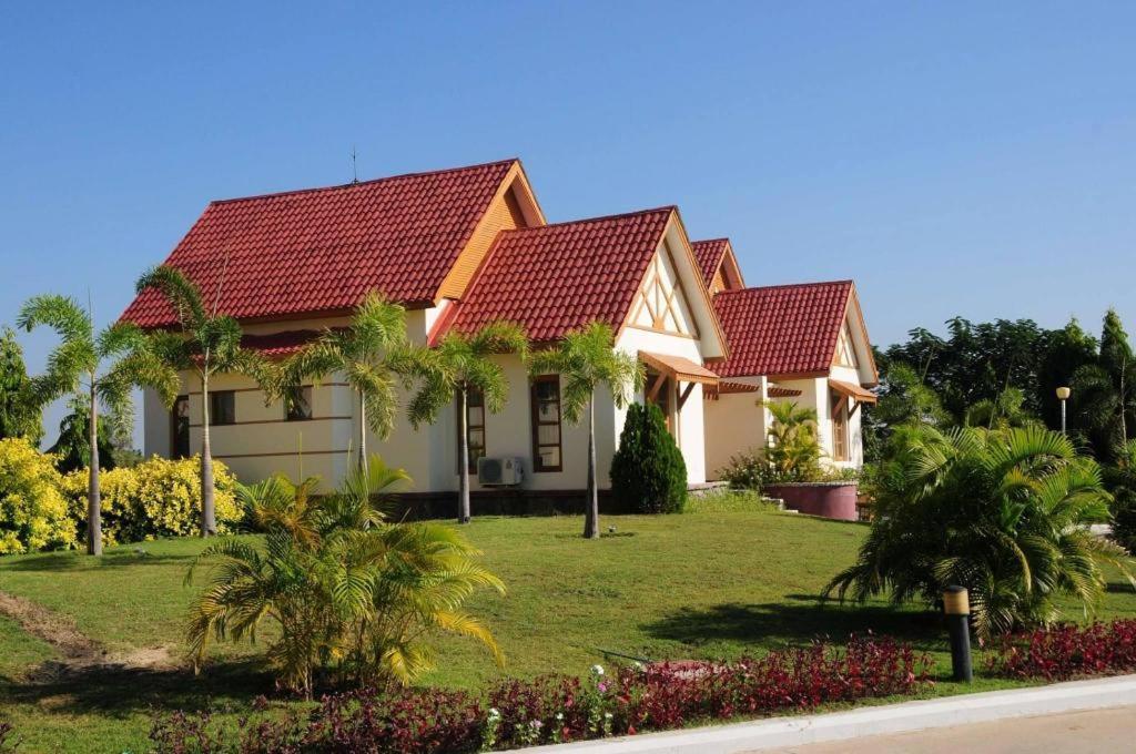 Myat Taw Win Hotel Naypyidaw Exterior foto