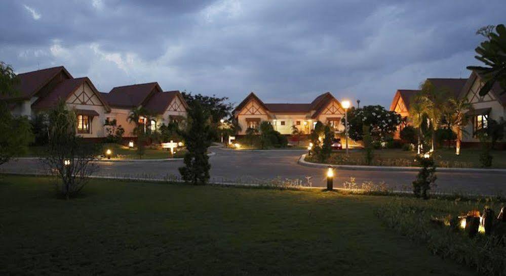 Myat Taw Win Hotel Naypyidaw Exterior foto